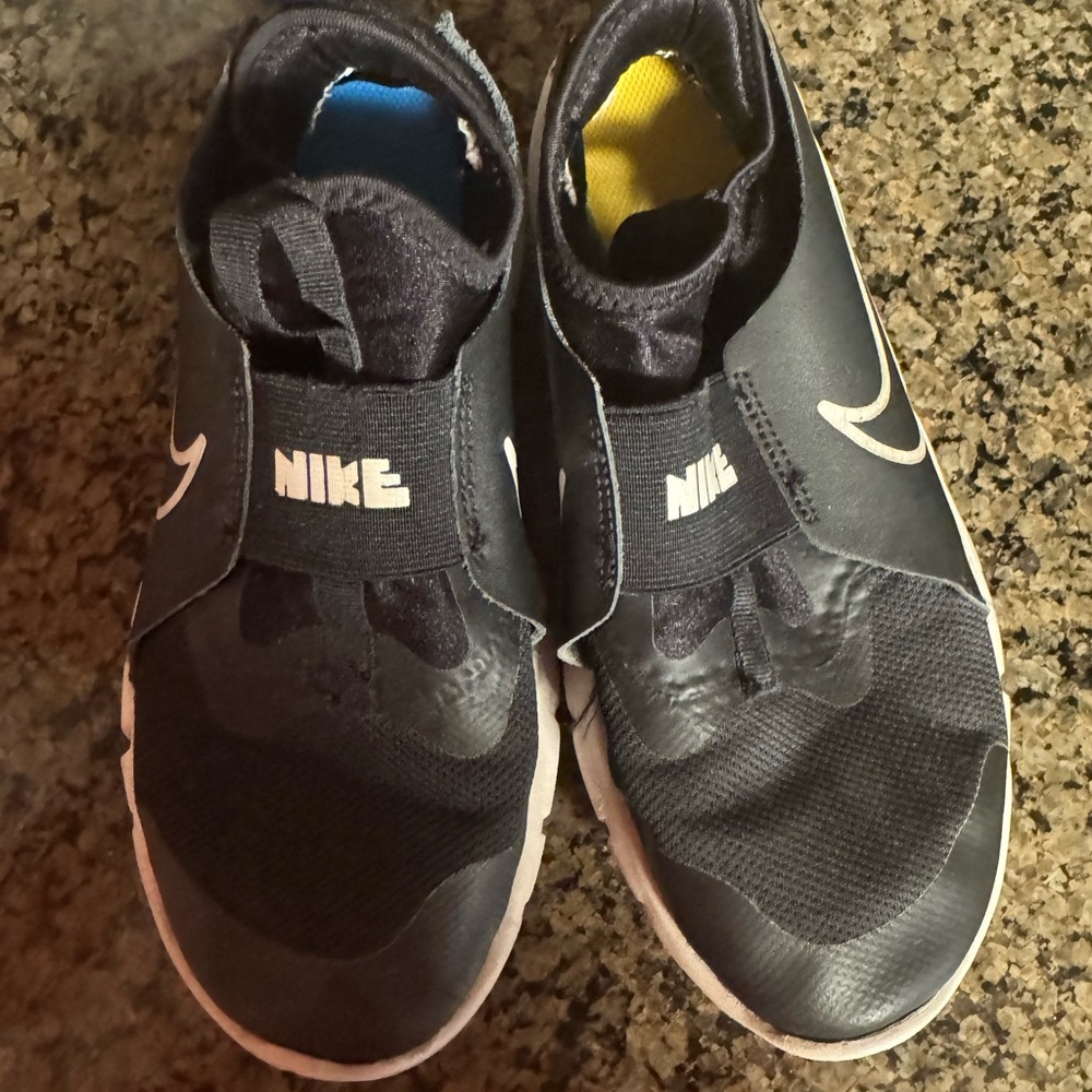 Nike - Picture 2 of 5